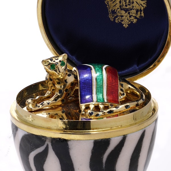 Fabergé limited edition 18kt gold decorative egg with gemstones - image 14
