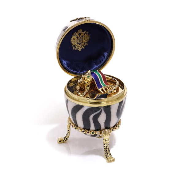 Fabergé limited edition 18kt gold decorative egg with gemstones - image 11