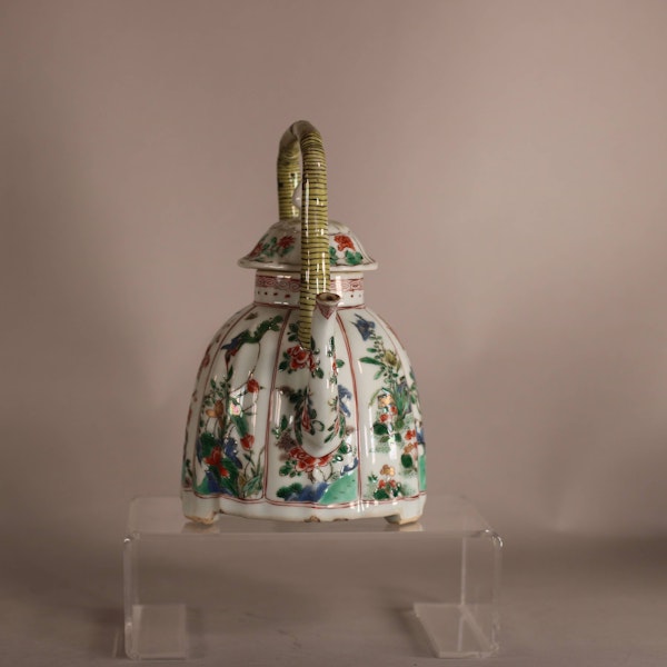 Chinese famille verte ribbed wine pot and cover, Kangxi (1662 - 1722) - image 4