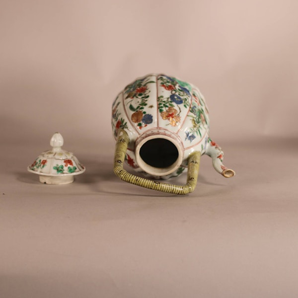 Chinese famille verte ribbed wine pot and cover, Kangxi (1662 - 1722) - image 6