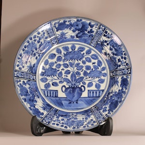 Japanese blue and white Arita dish, 17th century