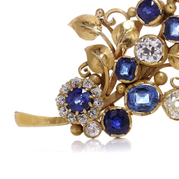 Victorian 18kt gold floral sapphire and diamond brooch - image 4