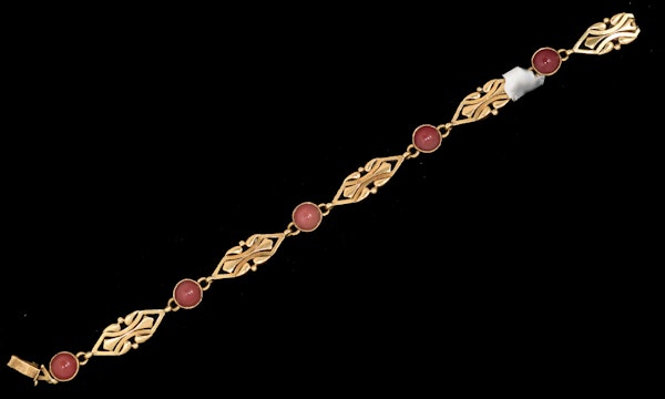 Gold 18ct cornelian arts and crafts bracelet 1900c - image 1