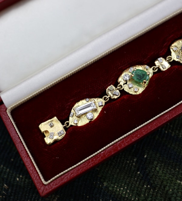 A very unusual Multi-Gem & Diamond, Yellow & White 18ct. Gold (tested), Acrostic Bracelet, Representing DEAREST. Circa 1970. - image 10