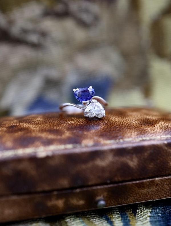 A remarkable 18ct White Gold (French import marks),  Heart Shaped Sapphire & Diamond, Moi et Toi, Two Stone Twist Ring.  Pre-owned - image 3