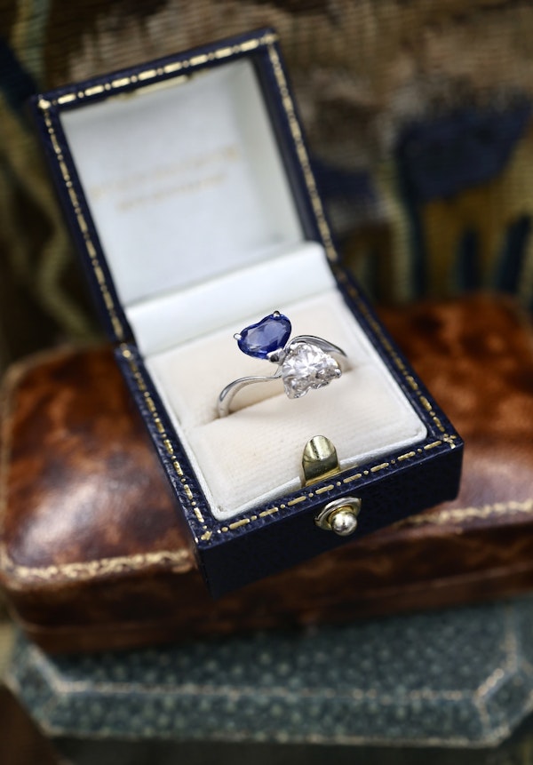 A remarkable 18ct White Gold (French import marks),  Heart Shaped Sapphire & Diamond, Moi et Toi, Two Stone Twist Ring.  Pre-owned - image 4
