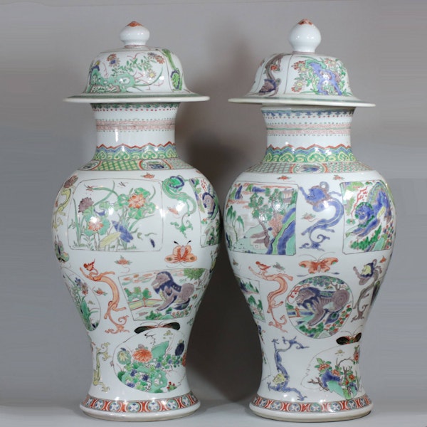 Matched pair of large Chinese famille verte baluster vases and covers, Kangxi (1662-1722) - image 1