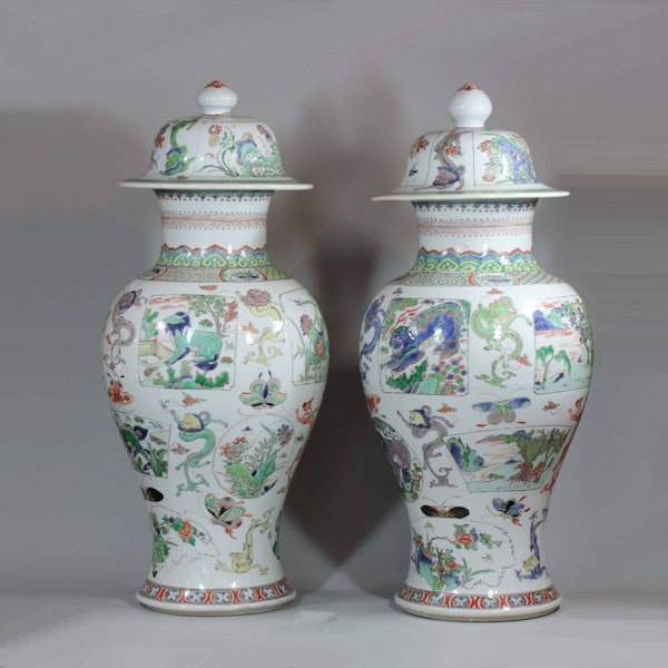 Matched pair of large Chinese famille verte baluster vases and covers, Kangxi (1662-1722) - image 2