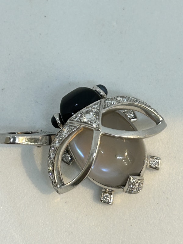 Lovely Cartier Limited Edition bee pendant at Deco&Vintage Ltd - image 4