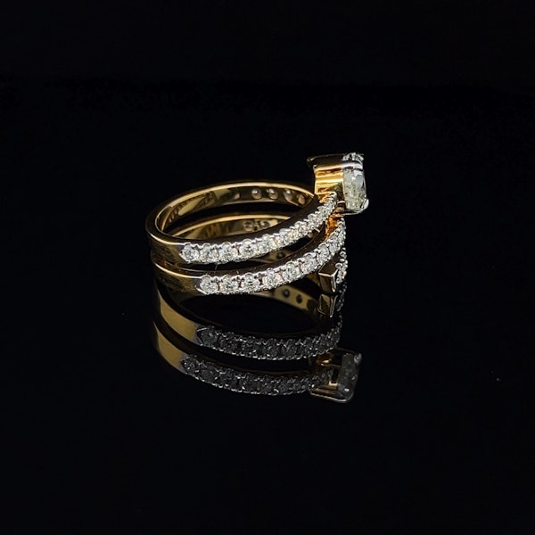 1.13 Ct pear shape diamond spiral ring In Yellow Gold - image 4