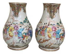 A PAIR OF LARGE FAMILLE ROSE CIDER JUGS, QIANLONG (1736 1795)