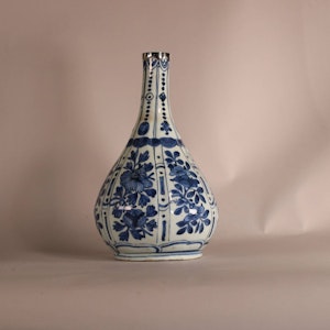 Chinese kraak bottle vase, Wanli (1573-1619)
