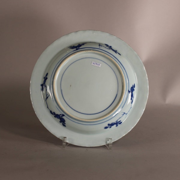 Chinese blue and white ‘Scheveningen’ plate in the style of van Frytom, 18th century - image 2