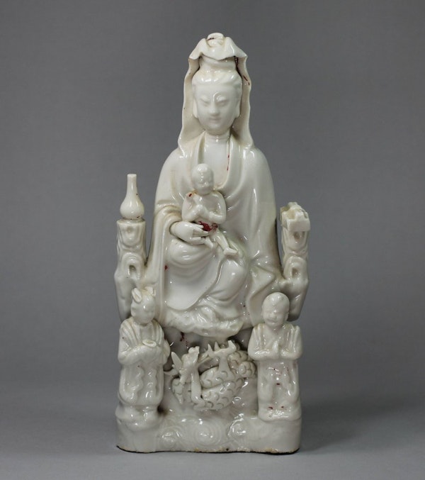 Chinese blanc de chine figure of a Guanyin and child, Kangxi (1662-1722) - image 1