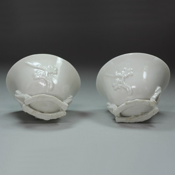 Pair of Chinese blanc de chine libation cups, Kangxi (1662-1722) - image 3