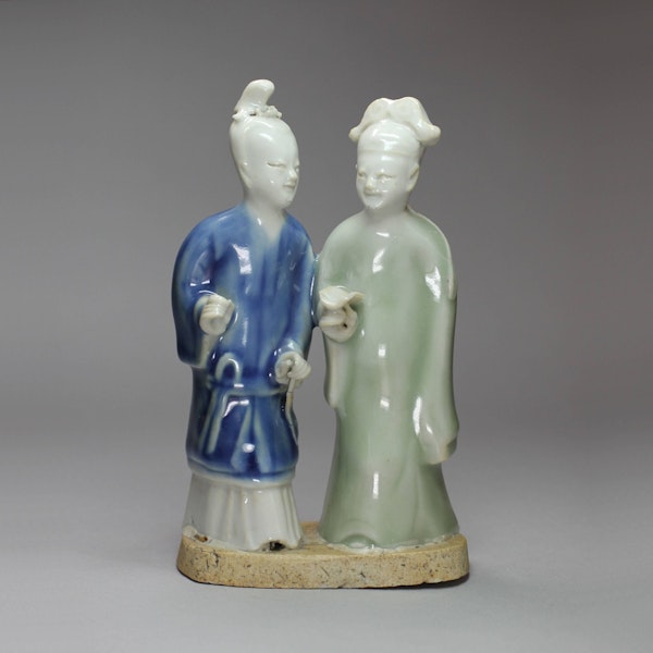 Fine Chinese biscuit group of a couple, Qianlong (1736-1795) - image 1