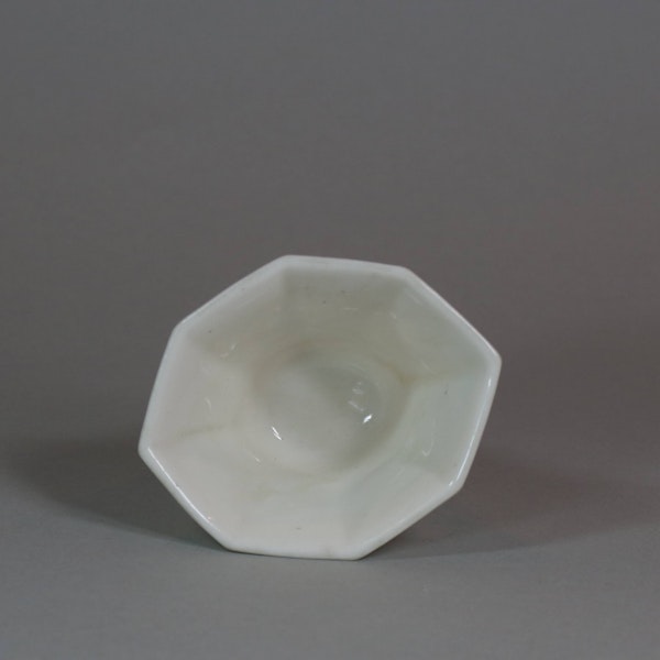 Chinese blanc de chine dou-shaped libation cup, late Ming - image 5