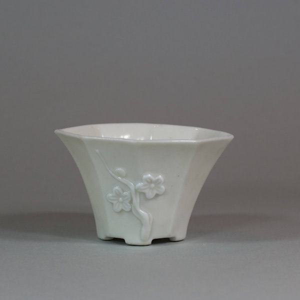 Chinese blanc de chine dou-shaped libation cup, late Ming - image 4