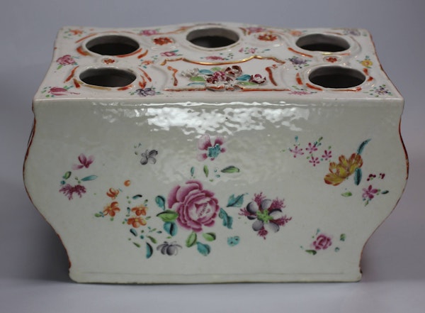 Chinese famille rose 'commode' bough-pot, Qianlong (1736-95) - image 6