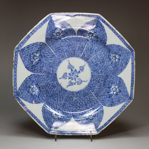 Chinese blue and white octagonal export plate, Qianlong (1736-95) - image 1