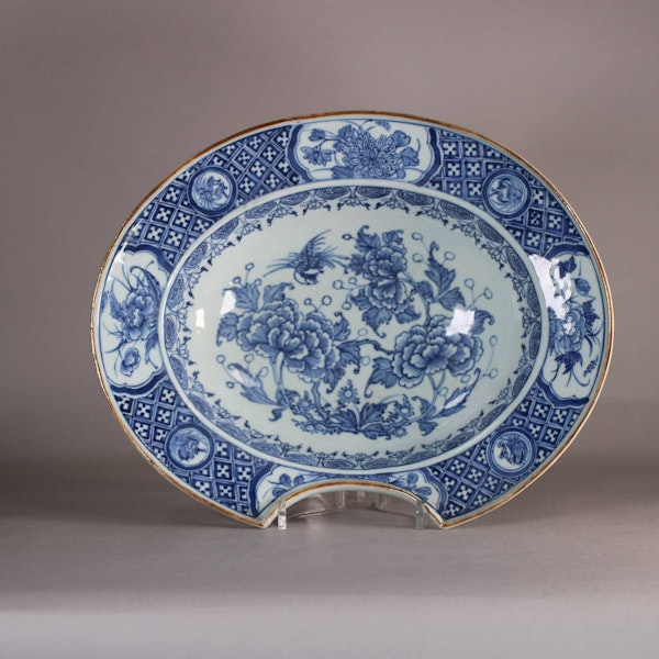 Chinese blue and white barber's bowl, late 18th century - image 1