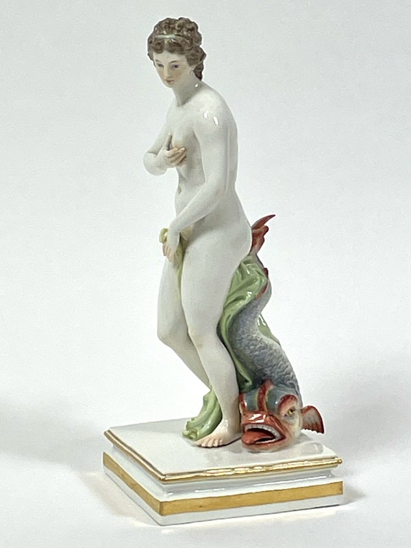 Meissen figure of Venus - image 3