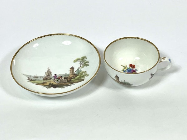 Pair of Marcolini Meissen cups and saucers - image 4