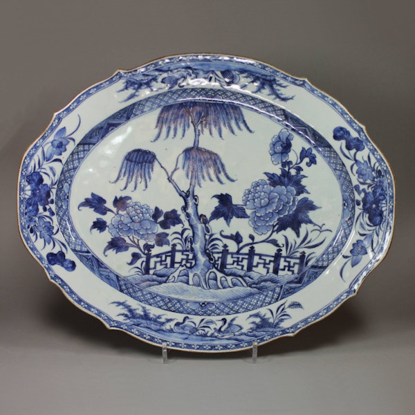 Large Chinese blue and white tureen, cover and stand, Qianlong (1736-95) - image 3