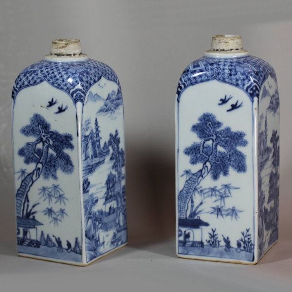 Pair of Chinese blue and white canisters, 18th century - image 4