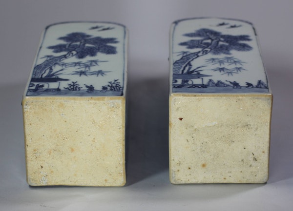 Pair of Chinese blue and white canisters, 18th century - image 3