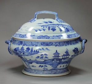 Chinese blue and white tureen and cover, Qianlong (1736-95)