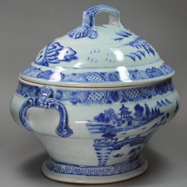 Chinese blue and white tureen and cover, Qianlong (1736-95) - image 2