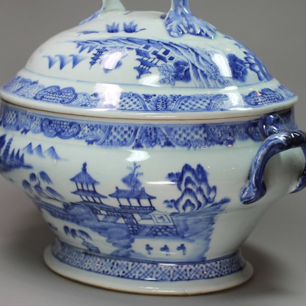 Chinese blue and white tureen and cover, Qianlong (1736-95) - image 3