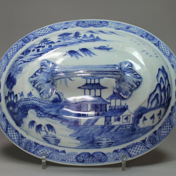 Chinese blue and white tureen and cover, Qianlong (1736-95) - image 4