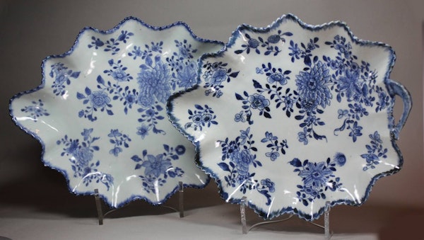 Pair of moulded Chinese leaf-shaped dishes, Qianlong (1736-95) - image 1