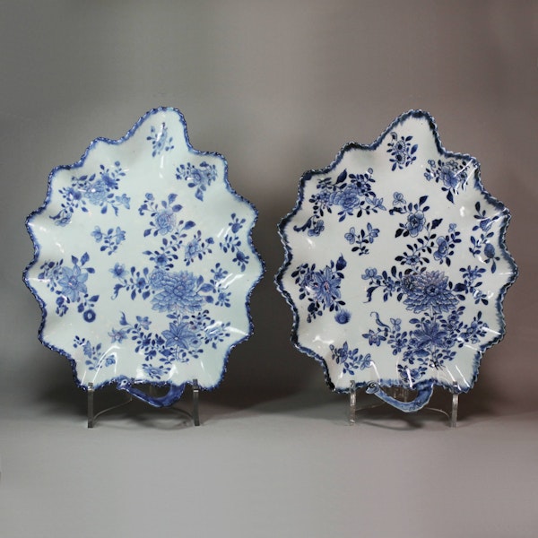 Pair of moulded Chinese leaf-shaped dishes, Qianlong (1736-95) - image 2