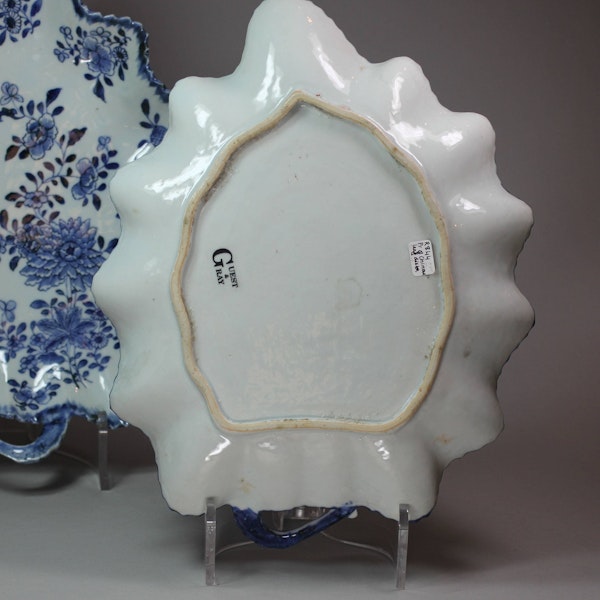 Pair of moulded Chinese leaf-shaped dishes, Qianlong (1736-95) - image 3