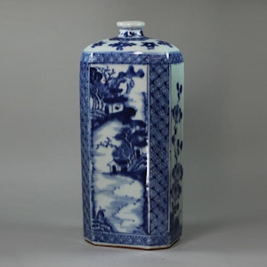 Chinese blue and white flask with chamfered edges, 18th century