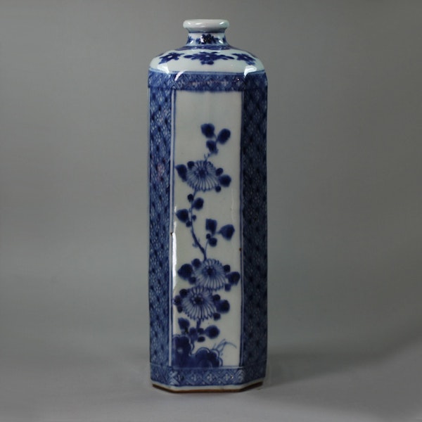 Chinese blue and white flask with chamfered edges, 18th century - image 2