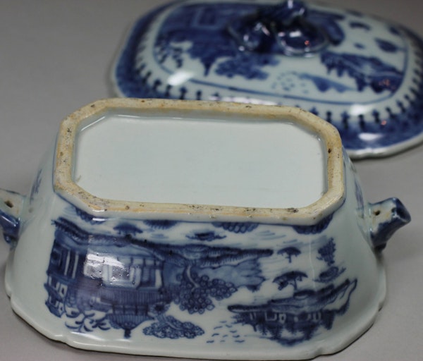 Chinese blue and white sauce tureen and cover, Qianlong (1736-95) - image 3