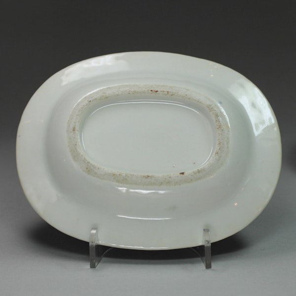 Chinese small blue and white butter tub, cover and stand, Qianlong (1736-95) - image 4