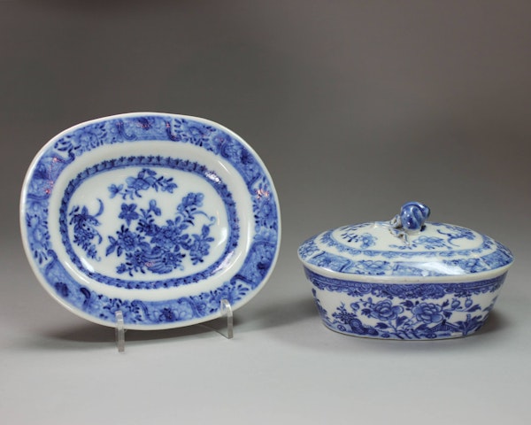 Chinese small blue and white butter tub, cover and stand, Qianlong (1736-95) - image 2