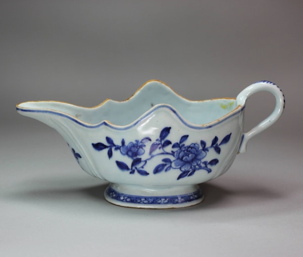 Chinese Nankin blue and white sauceboat, Qianlong (1736-95) - image 4