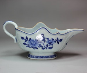 Chinese Nankin blue and white sauceboat, Qianlong (1736-95)