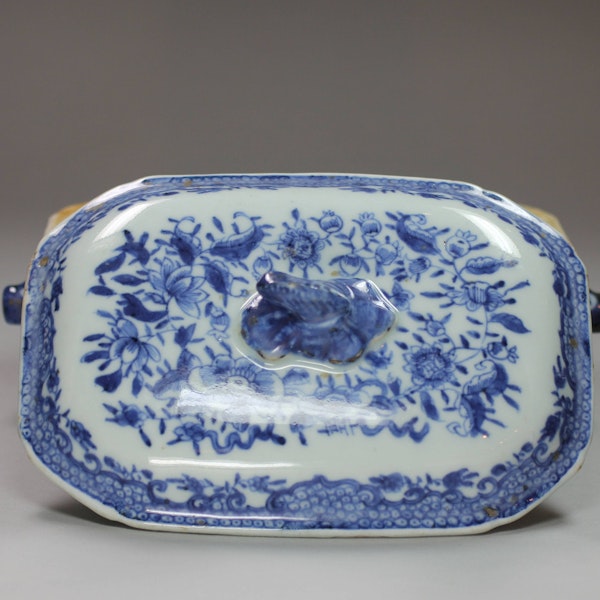 Nankin blue and white sauce tureen and cover, Qianlong (1736-95) - image 4