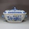 Small Chinese blue and white tureen and cover, Qianlong (1736-95) - image 1