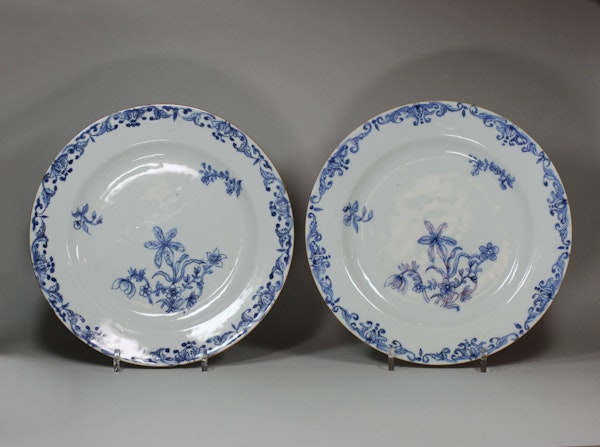 Pair of Chinese blue and white plates, Qianlong (1736-1795) - image 1