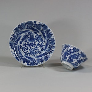 Chinese blue and white moulded teabowl and saucer, Kangxi (1662-1722)
