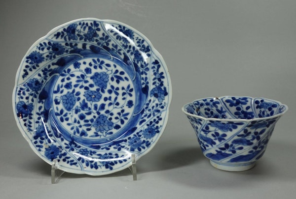 Chinese blue and white teabowl and saucer, Kangxi (1662-1722) - image 1