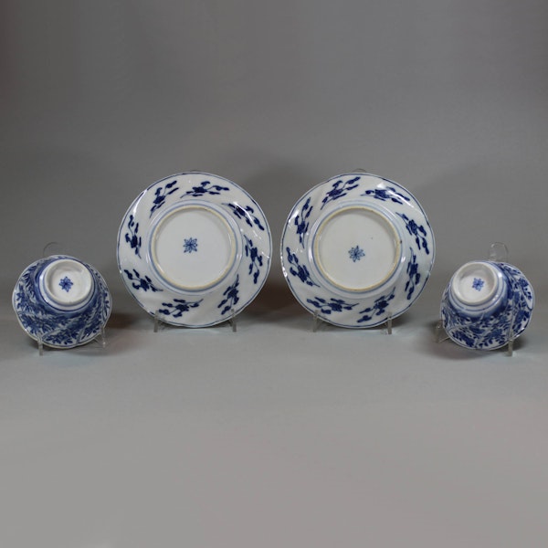 Pair of Chinese blue and white moulded teabowls and saucers, Kangxi (1662-1722) - image 2